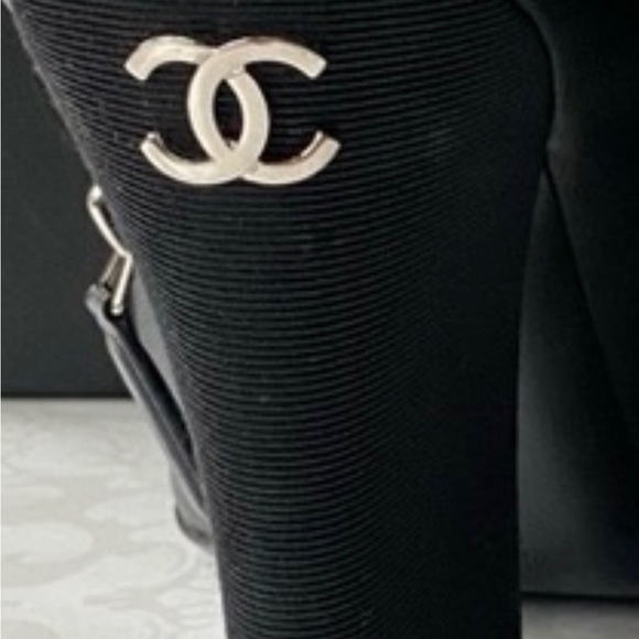 CHANEL - Picture 5 of 7